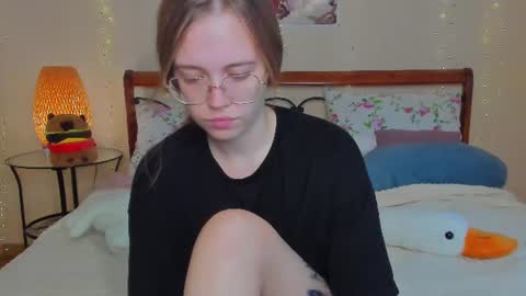 Snapshot of miya_soft chatting on 07-18-26, 01:43 Miya online show from 07-18-26, 01:43