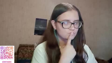 Snapshot of miyabe chatting on 09-09-25, 01:43 Milana online show from 09-09-25, 01:43