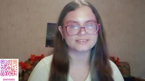 Snapshot of miyabe chatting on 10-10-25, 01:43 Milana online show from 10-10-25, 01:43