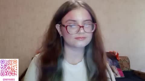 Snapshot of miyabe chatting on 10-22-25, 09:20 Milana online show from 10-22-25, 09:20