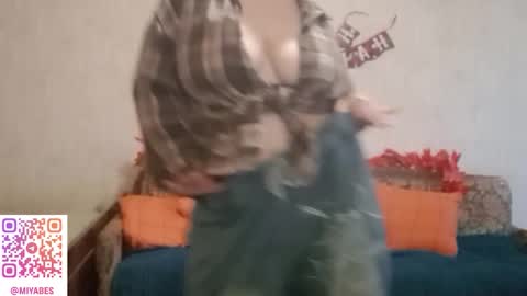 Snapshot of miyabe chatting on 11-15-25, 07:16 Milana online show from 11-15-25, 07:16