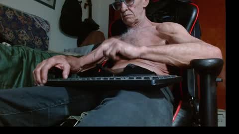 Snapshot of mjmadurengue chatting on 09-09-25, 11:04 Mario jose online show from 09-09-25, 11:04