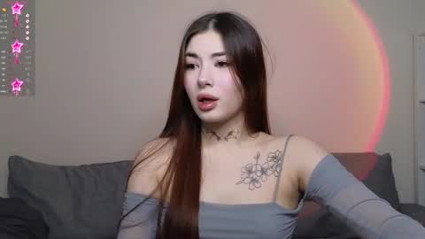 Snapshot of mmkakpoxyi22 chatting on 12-19-24, 10:21 alice and ray online show from 12-19-24, 10:21