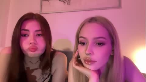 Snapshot of mmkakpoxyi22 chatting on 09-11-25, 12:11 alice and ray online show from 09-11-25, 12:11