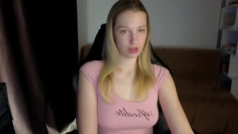 Lili online show from 02-01-25, 08:37