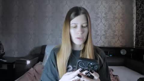 Lili online show from 11-23-25, 10:26