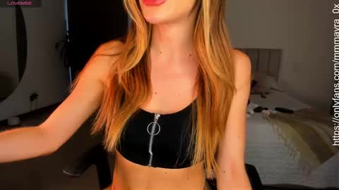 Snapshot of mmmayra_0x chatting on 09-22-25, 10:56 MAYRA online show from 09-22-25, 10:56