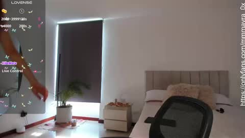 Snapshot of mmmayra_0x chatting on 09-25-25, 09:18 MAYRA online show from 09-25-25, 09:18