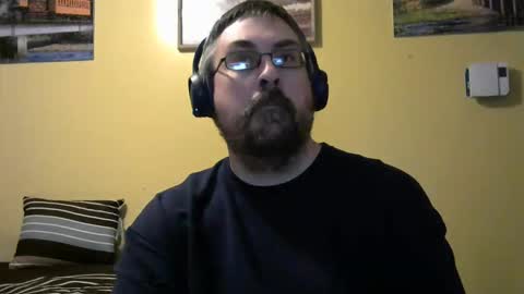 Snapshot of mmr45 chatting on 11-18-25, 05:12 mmr45 online show from 11-18-25, 05:12