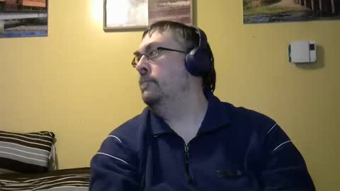 Snapshot of mmr45 chatting on 12-21-25, 05:03 mmr45 online show from 12-21-25, 05:03