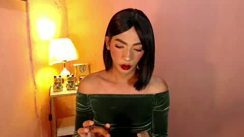 Snapshot of mocha_locca chatting on 01-18-25, 12:13 Mocha Locca online show from 01-18-25, 12:13