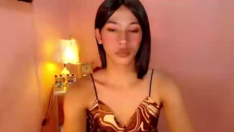 Snapshot of mocha_locca chatting on 02-14-25, 12:57 Mocha Locca online show from 02-14-25, 12:57