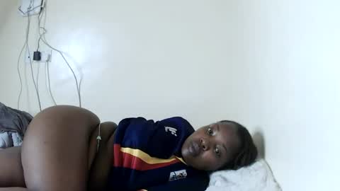 Snapshot of mochi_mochy chatting on 06-28-26, 01:28 mochi online show from 06-28-26, 01:28