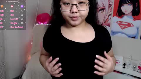 Snapshot of moertomlly chatting on 02-18-25, 03:53 Molly online show from 02-18-25, 03:53