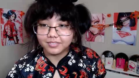 Snapshot of moertomlly chatting on 10-31-25, 04:57 Molly online show from 10-31-25, 04:57