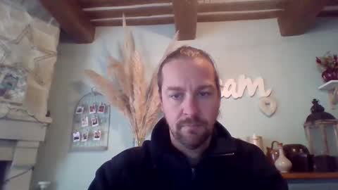 Snapshot of moi9876543210 chatting on 02-10-25, 12:29 Julien online show from 02-10-25, 12:29