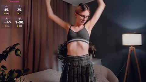 Laura online show from 12-02-25, 01:22