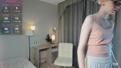 Laura online show from 12-22-25, 01:13