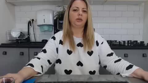 erika online show from 02-04-25, 10:10