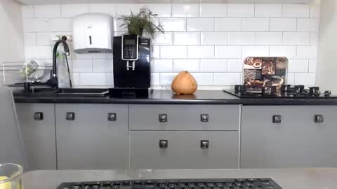 erika online show from 03-04-25, 10:13