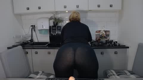 erika online show from 09-19-25, 08:27