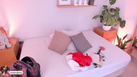 Snapshot of moll1e_ chatting on 02-05-25, 11:55 M o L l i E online show from 02-05-25, 11:55