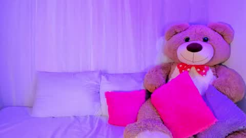 Snapshot of moll1e_ chatting on 11-03-25, 07:59 M o L l i E online show from 11-03-25, 07:59