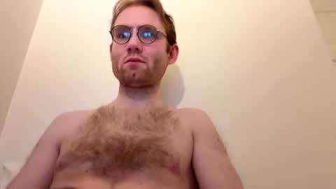 Snapshot of molliter chatting on 05-03-26, 12:38 molliter online show from 05-03-26, 12:38