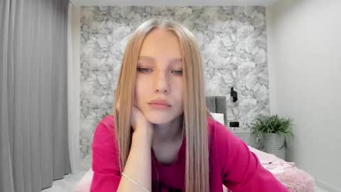 Snapshot of molly_555 chatting on 10-13-25, 02:11 Sima online show from 10-13-25, 02:11