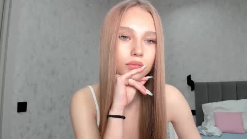 Snapshot of molly_555 chatting on 11-11-25, 02:00 Sima online show from 11-11-25, 02:00