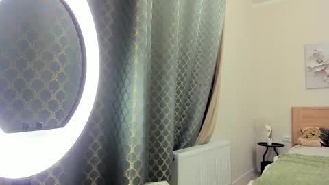 Snapshot of molly_555 chatting on 12-15-25, 08:40 Sima online show from 12-15-25, 08:40