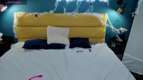 Snapshot of molly__cutie chatting on 10-31-25, 01:34 Molly online show from 10-31-25, 01:34