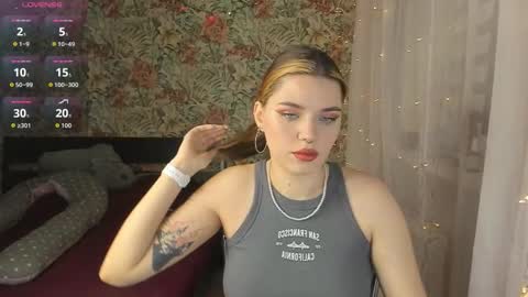Snapshot of molly__miller chatting on 01-15-26, 06:11 Heyhey I am Molly PVT open Lets have fun online show from 01-15-26, 06:11