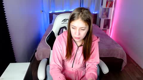 Molly Prvt is open online show from 01-22-25, 11:56