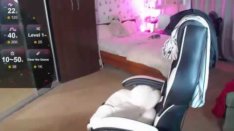 Molly Prvt is open online show from 07-21-26, 11:23