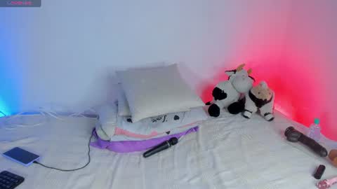 Snapshot of molly_blacke01 chatting on 07-22-26, 01:52 milee online show from 07-22-26, 01:52