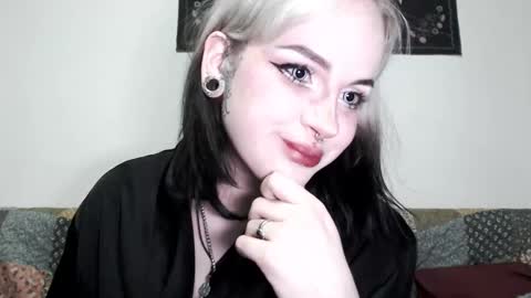 Molly Crow online show from 03-09-25, 10:41