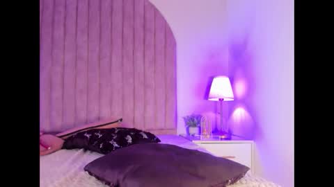 Snapshot of molly_jackson chatting on 02-15-25, 04:01 Molly Jackson online show from 02-15-25, 04:01