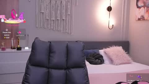 Molly online show from 09-19-25, 01:07