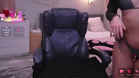 Molly online show from 01-06-26, 01:09