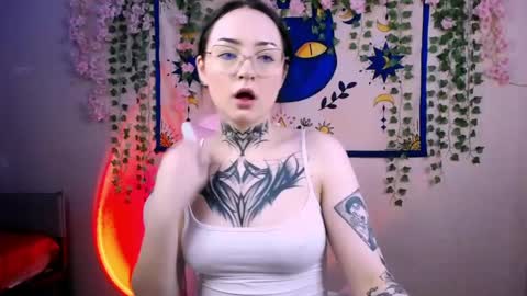 Snapshot of molly_kisss chatting on 04-18-26, 06:28 molly_kisss online show from 04-18-26, 06:28