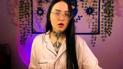 Snapshot of molly_kisss chatting on 05-07-26, 05:46 molly_kisss online show from 05-07-26, 05:46