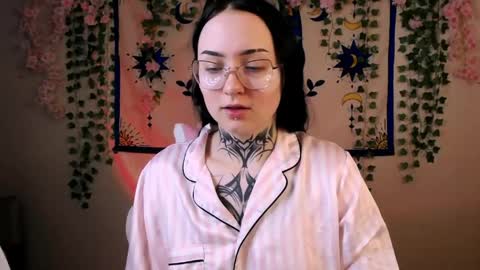 Snapshot of molly_kisss chatting on 05-13-26, 06:55 molly_kisss online show from 05-13-26, 06:55
