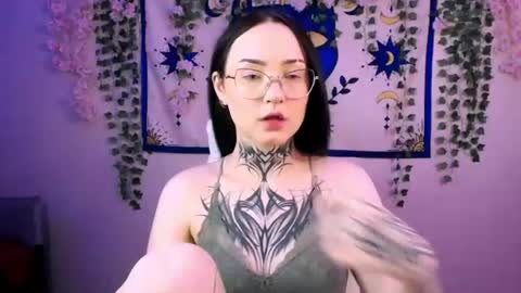 Snapshot of molly_kisss chatting on 06-25-26, 04:34 molly_kisss online show from 06-25-26, 04:34