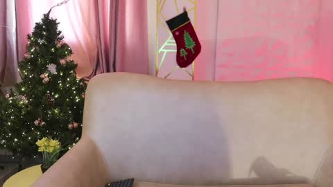 Snapshot of molly_marmalade_ chatting on 12-30-24, 03:35 MOLLY online show from 12-30-24, 03:35