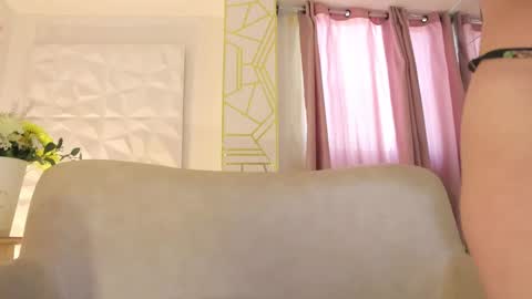 Snapshot of molly_marmalade_ chatting on 02-28-25, 04:42 MOLLY online show from 02-28-25, 04:42