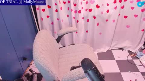 molly_moons online show from 05-20-26, 08:37