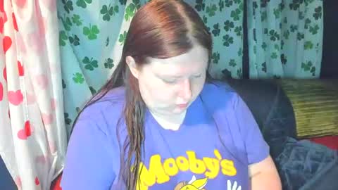 Snapshot of molly_moons chatting on 06-27-26, 12:33 molly_moons online show from 06-27-26, 12:33