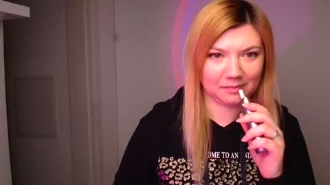 Snapshot of molly_moree chatting on 01-08-25, 12:15 Molly online show from 01-08-25, 12:15