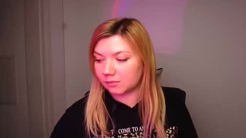 Snapshot of molly_moree chatting on 01-08-25, 03:17 Molly online show from 01-08-25, 03:17